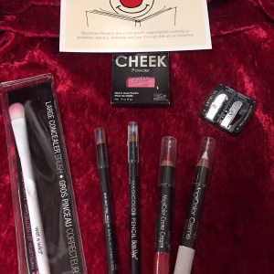 Red Nose Reader Make Up Kit